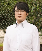 須佐野を演じる飛永翼。