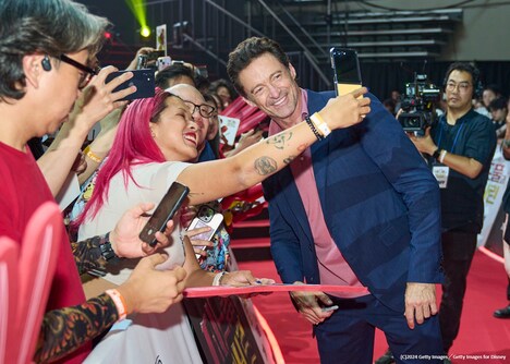 韓国のファンと交流するヒュー・ジャックマン。
