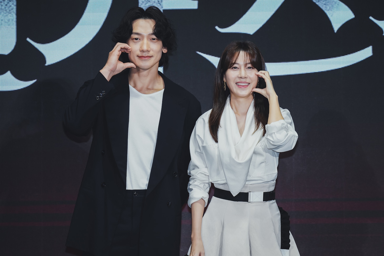 左からRAIN、キム・ハヌル。