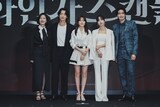 韓国ドラマ「レッド・スワン」会見の様子。左からソ・イスク、RAIN、キム・ハヌル、キ・ウンセ、チョン・ギョウン。