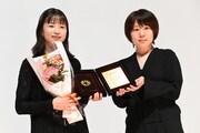 左から金子由里奈、真魚。