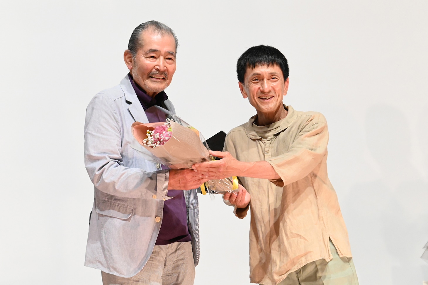 左から藤竜也、徳井優。