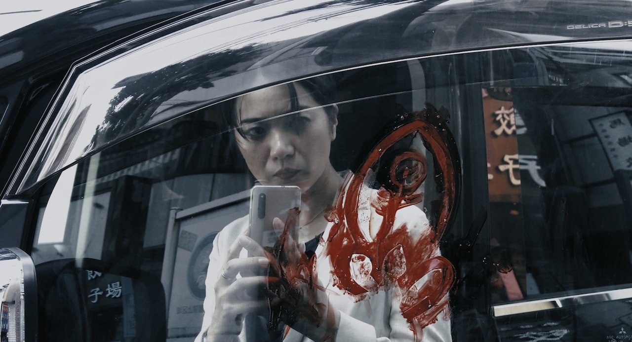 ジョシー・ホーがホラー映画「怨泊」前日譚を日本にプレゼント、監督は藤井秀剛