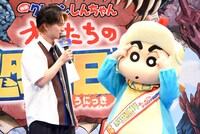 左から北村匠海、野原しんのすけ。