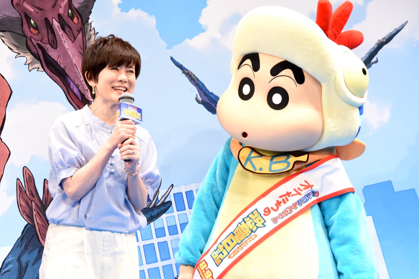左から小林由美子、野原しんのすけ。