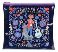 J賞の「フラットポーチ」（全8種）。