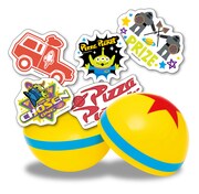 K賞の「ダイカットステッカーセット」はピクサーボール型のカプセル入り。