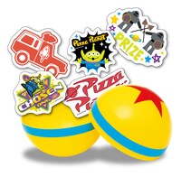 K賞の「ダイカットステッカーセット」はピクサーボール型のカプセル入り。