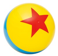 K賞の「ダイカットステッカーセット」が入っているピクサーボール型のカプセル。