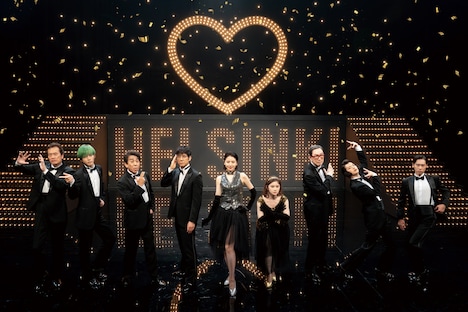 「スオミの話をしよう」のミュージカルシーンより。