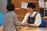 「海のはじまり」より、川崎皇輝(少年忍者)演じる前田俊己(右)。