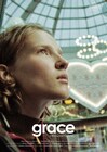 カンヌで唯一上映されたロシア映画「グレース」公開、移動映画館で日銭を稼ぐ父娘描く