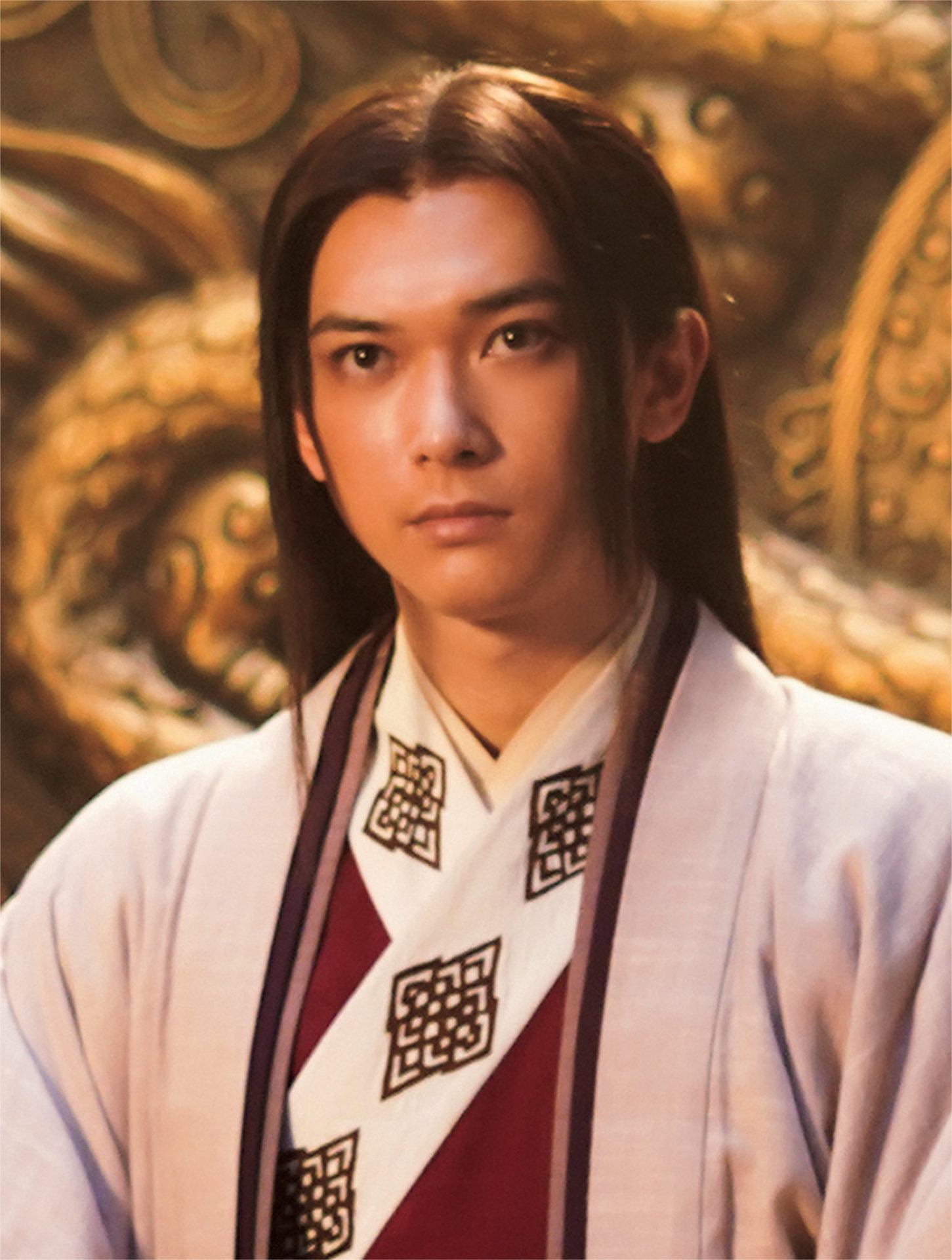 「映画 キングダム 大将軍の帰還 ビジュアルブック」より、吉沢亮演じる嬴政。