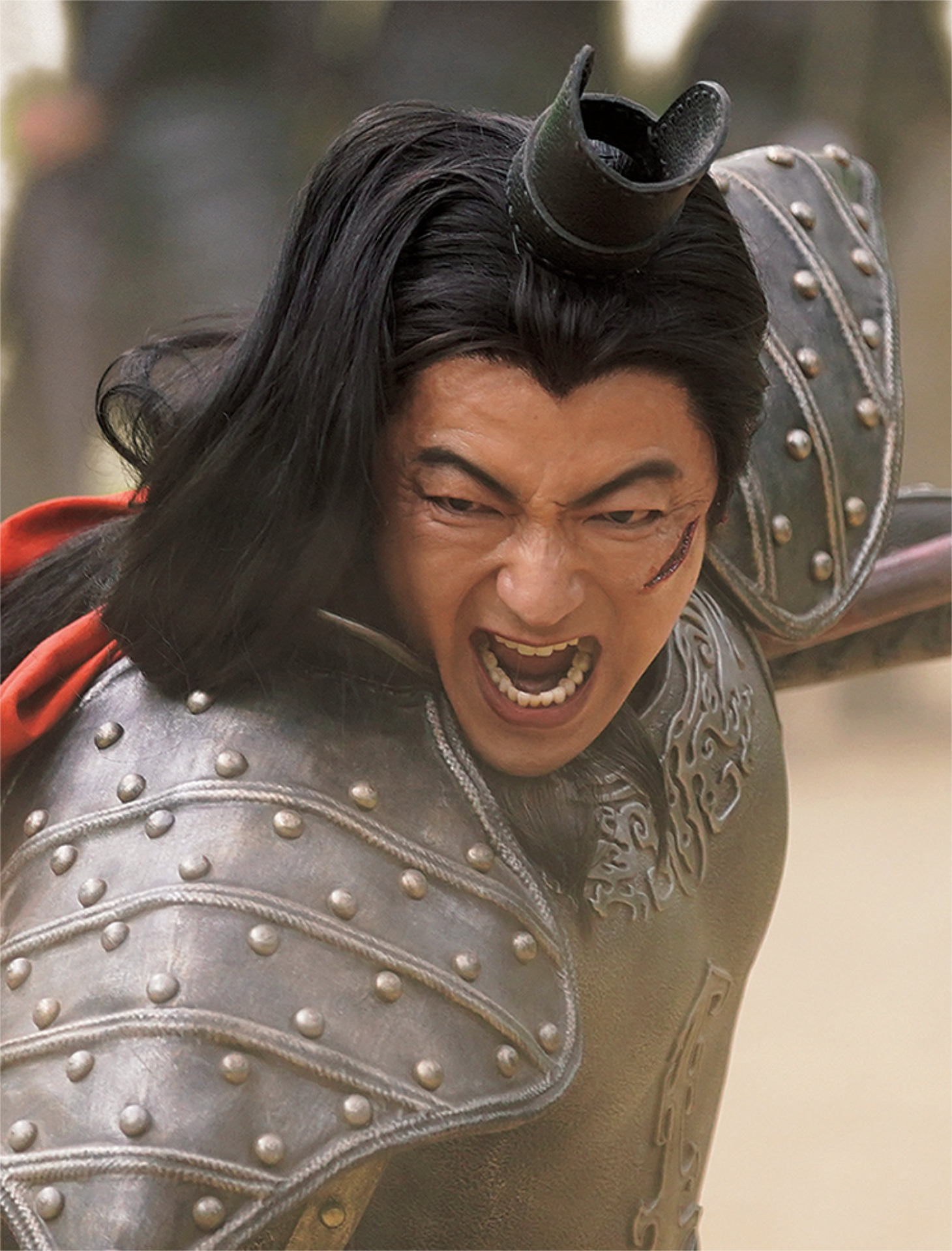 「映画 キングダム 大将軍の帰還 ビジュアルブック」より、大沢たかお演じる王騎。