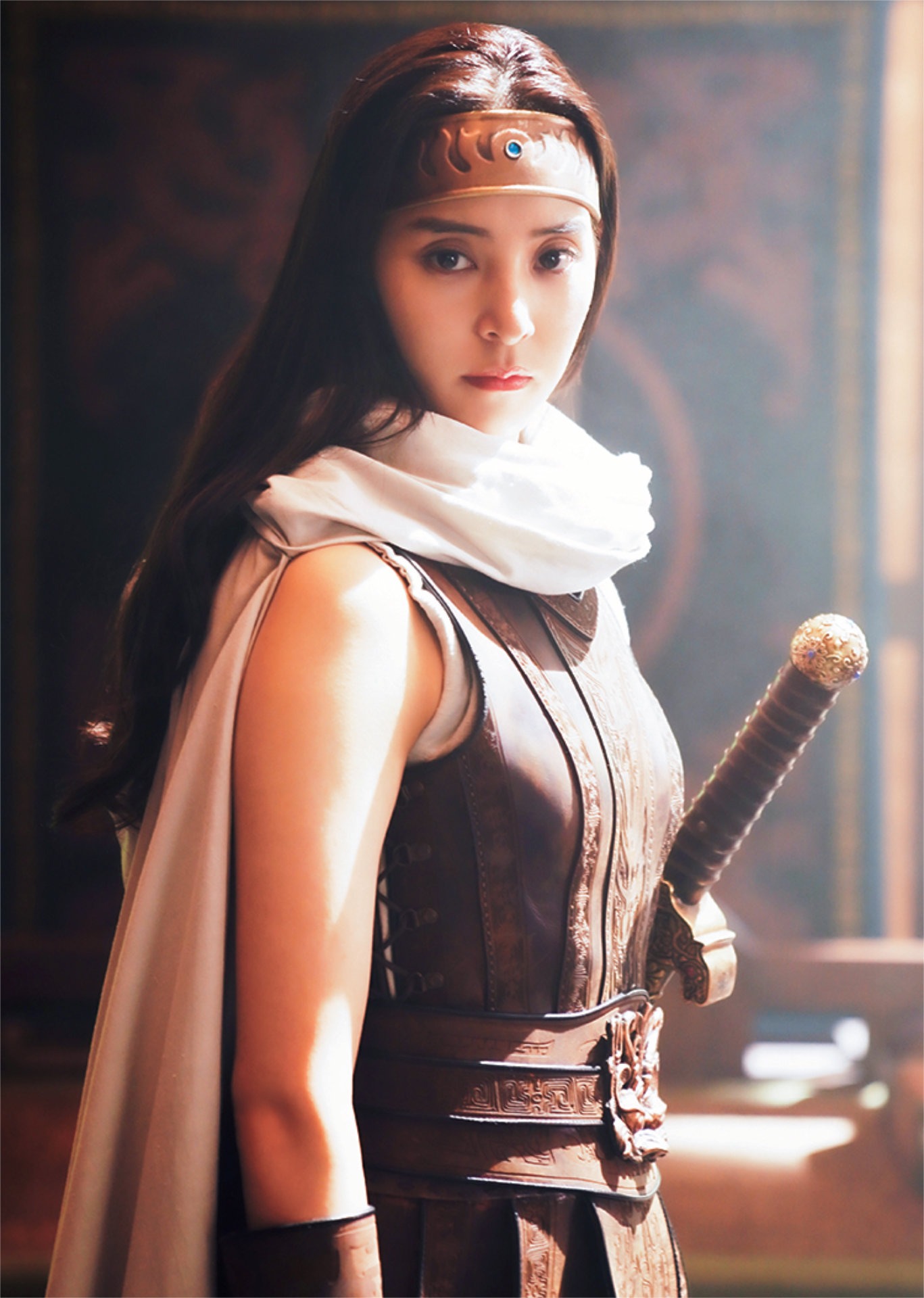 「映画 キングダム 大将軍の帰還 ビジュアルブック」より、新木優子演じる摎。