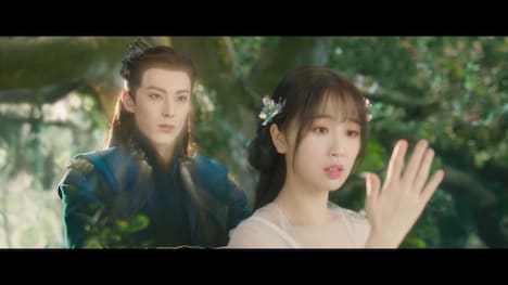 中国ドラマ「蒼蘭訣~エターナル・ラブ~」より、左からワン・ホーディー(王鶴棣)演じる東方青蒼、ユー・シューシン(虞書欣)演じる小蘭花。