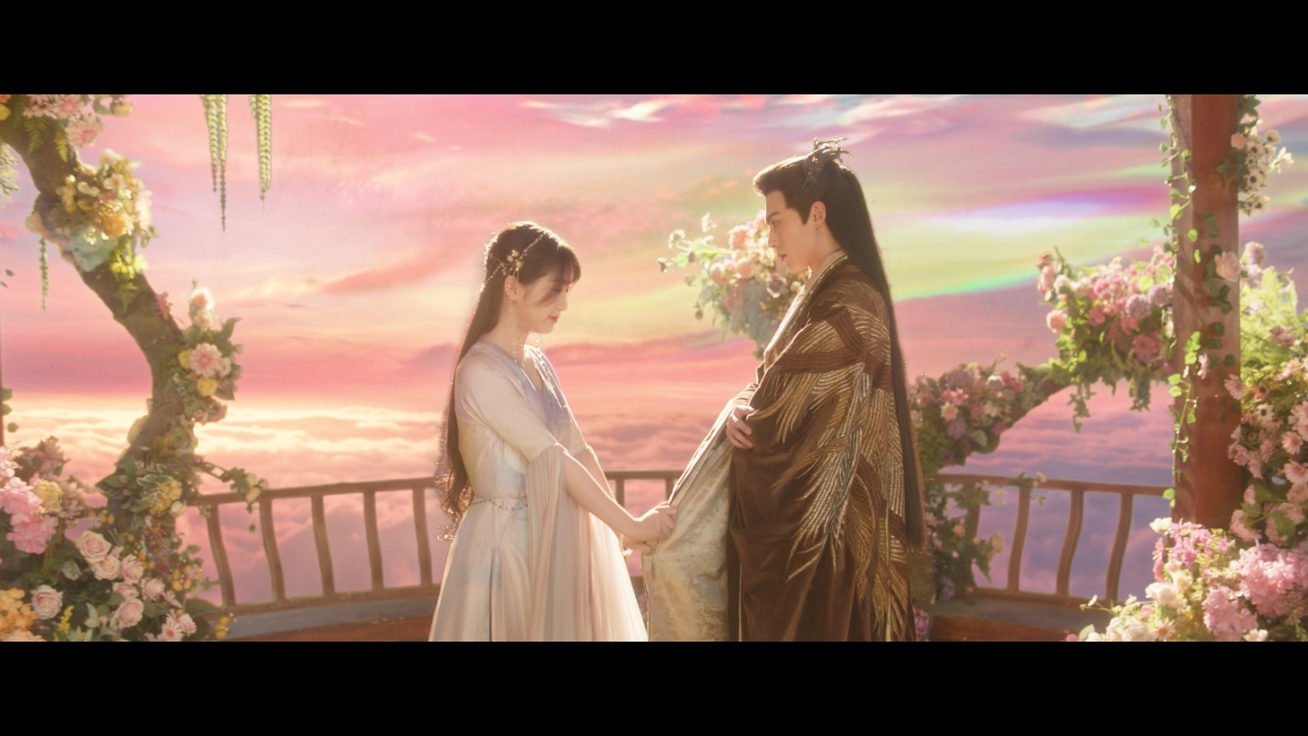 中国ドラマ「蒼蘭訣～エターナル・ラブ～」より、左からユー・シューシン（虞書欣）演じる小蘭花、ワン・ホーディー（王鶴棣）演じる東方青蒼。