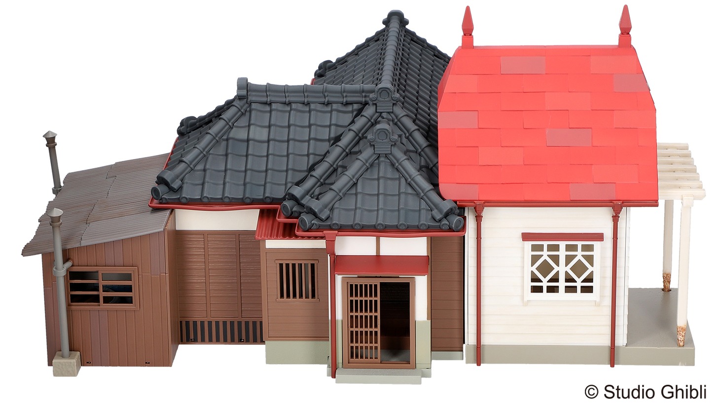 「となりのトトロ みんなの草壁家」より。玄関は開閉可能。