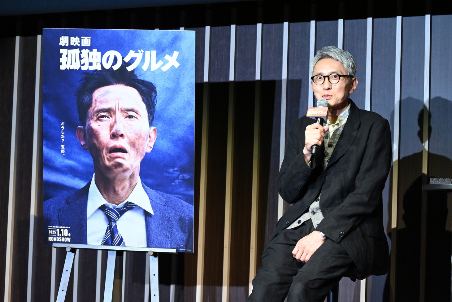 左から「劇映画 孤独のグルメ」ティザービジュアル、松重豊。