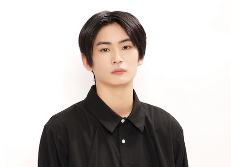 佐橋天真役の押田岳。