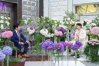 左から林修、山本耕史。