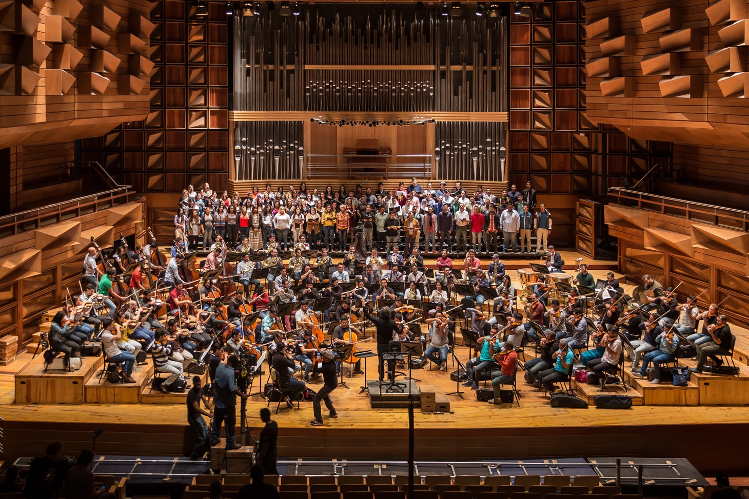 「ビバ・マエストロ！指揮者ドゥダメルの挑戦」