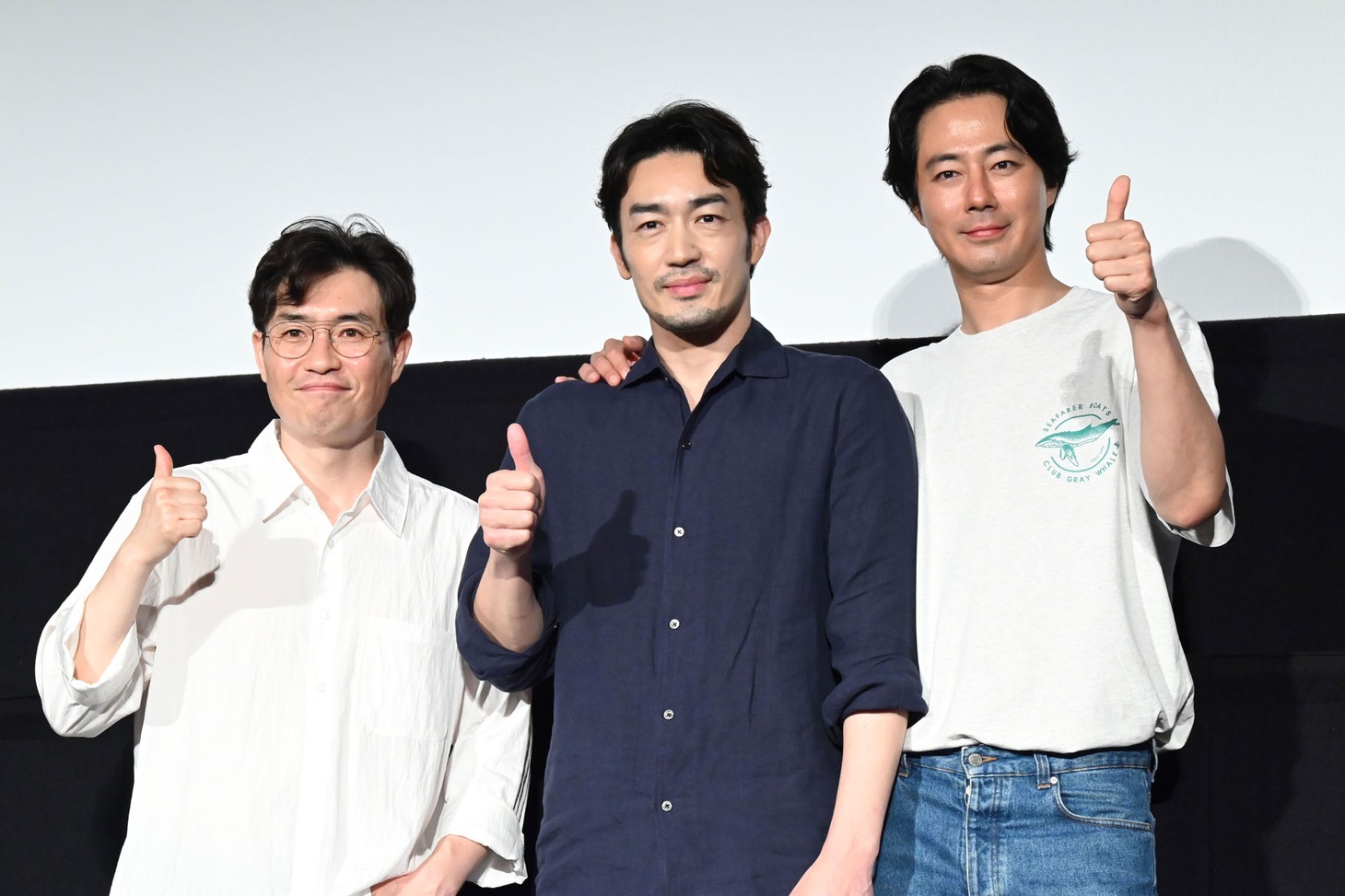 「密輸 1970」公開記念舞台挨拶にて、左からリュ・スンワン、大谷亮平、チョ・インソン。