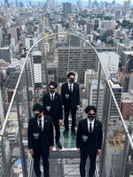 大阪・通天閣に現れたハンター。