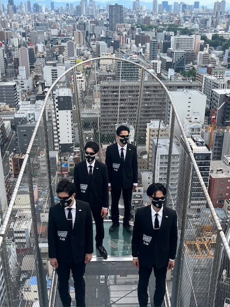 大阪・通天閣に現れたハンター。