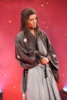 坂本龍馬になりきる赤楚衛二。