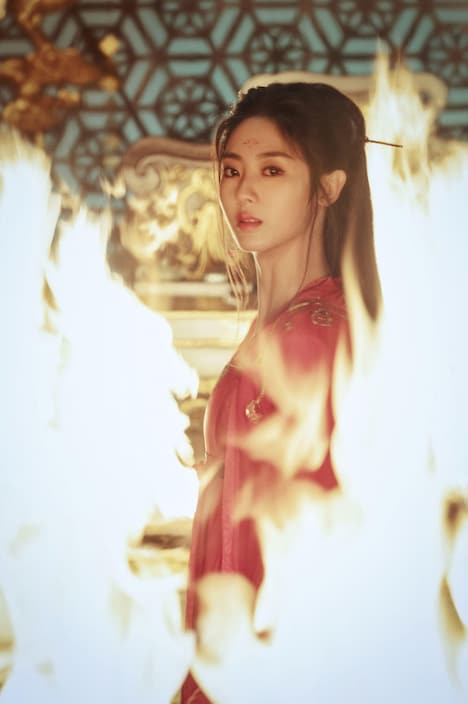 中国ドラマ「覆流年 復讐の王妃と絶えざる愛」より、シン・フェイ（邢菲）演じる陸安然。