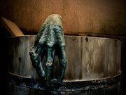 「ホラーにふれる展 ―映画美術の世界―」より、「朽ちた古井戸に…」の様子。