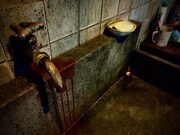 「ホラーにふれる展 ―映画美術の世界―」より、「鏡の中からこんにちは」の様子。