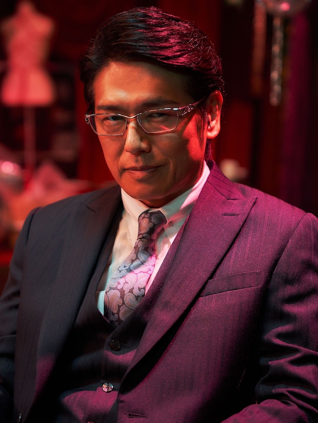 折原忠人役の高橋克典。