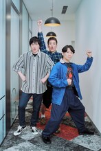 左から塚本高史、佐藤隆太、岡田義徳。