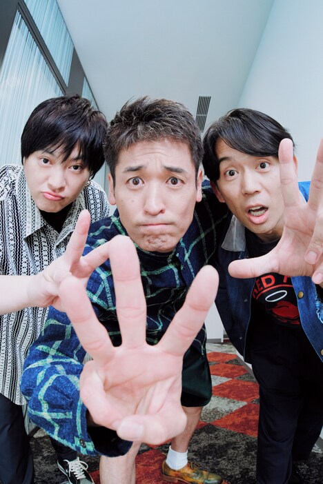 左から塚本高史、佐藤隆太、岡田義徳。