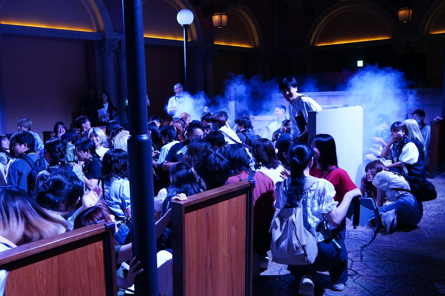 「今際の国のアリス ～Immersive Death Game～」を体験するゲストたち。