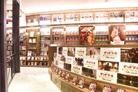 「SHIBUYA TSUTAYA COLLABORATION CAFE inspired by デッドプール＆ウルヴァリン」の内観。