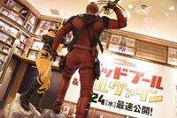 デッドプールの等身大プリケツも。