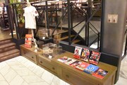 「SHIBUYA TSUTAYA COLLABORATION CAFE inspired by デッドプール＆ウルヴァリン」の内観。