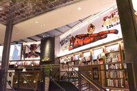 「SHIBUYA TSUTAYA COLLABORATION CAFE inspired by デッドプール＆ウルヴァリン」の内観。
