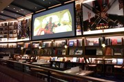 「SHIBUYA TSUTAYA COLLABORATION CAFE inspired by デッドプール＆ウルヴァリン」の内観。