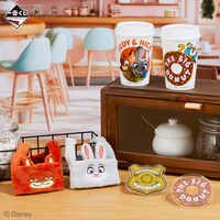 「一番くじ『ズートピア』」より、D賞のブレイクタイムコレクション。右上から時計回りにふた付きカップ、コースター、ドリンクホルダー。