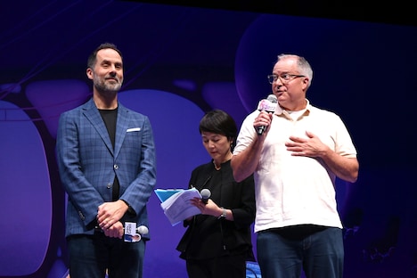 左からケルシー・マン、マーク・ニールセン。