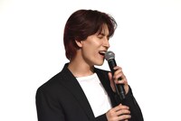 会場に流れていたJO1の楽曲「Believe in You」に合わせ、ソロで熱唱していた金城碧海。