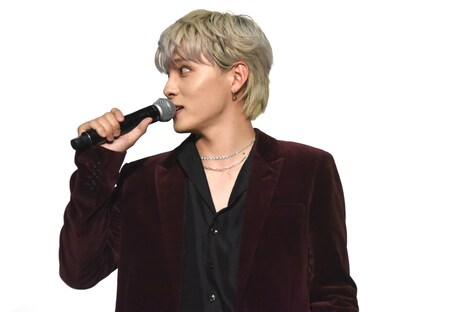 「逃げない男・金城碧海」と、答えに困った金城碧海に助け舟を出す川西拓実。