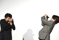 じゃんけんに勝ちたい気持ちが強く、念入りに気合いを入れる瀬口黎弥（左）と木全翔也（右）。