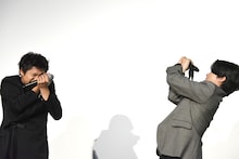 じゃんけんに勝ちたい気持ちが強く、念入りに気合いを入れる瀬口黎弥（左）と木全翔也（右）。