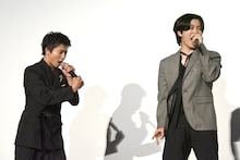 グーで勝った瀬口黎弥（左）と、チョキで負けた木全翔也（右）。