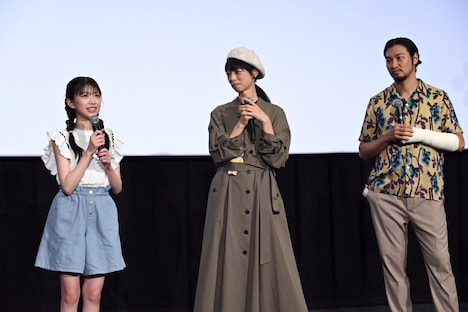 左から五藤希愛、市川実和子、青木崇高。